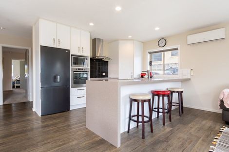 Photo of property in 28 Simpson Crescent, Raumati Beach, Paraparaumu, 5032