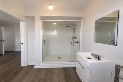 Photo of property in 76a Lake Road, Narrow Neck, Auckland, 0624