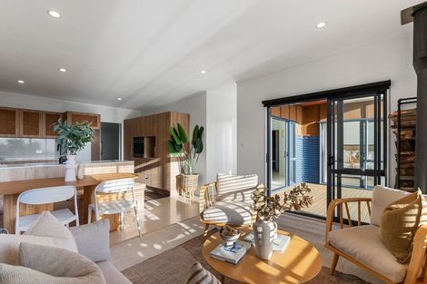 Photo of property in 333 Motutara Road, Muriwai, Waimauku, 0881