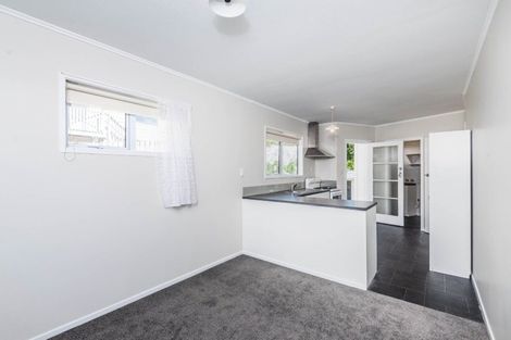 Photo of property in 12 Griffiths Grove, Newlands, Wellington, 6037