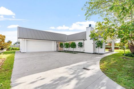 Photo of property in 12 Sandpiper Avenue, Point Wells, 0986