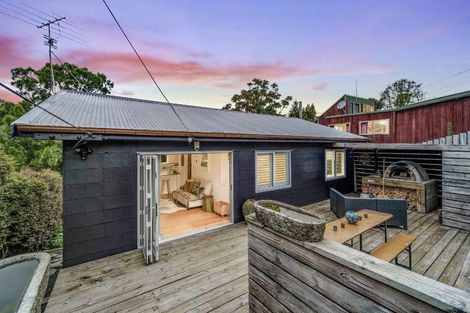 Photo of property in 110 Candia Road, Henderson Valley, Auckland, 0614