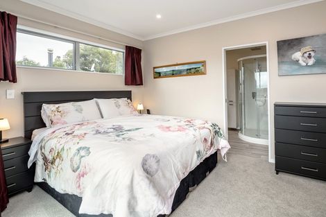 Photo of property in 15a Esther Street, Martinborough, 5711