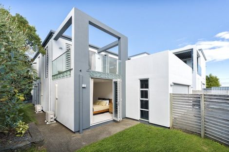 Photo of property in 2/2 Aberdeen Road, Campbells Bay, Auckland, 0620