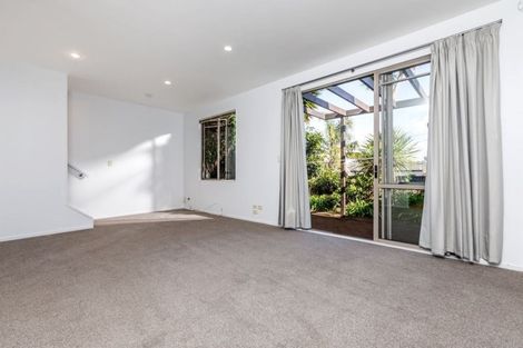 Photo of property in 2/34 Fields Parade, Oteha, Auckland, 0632