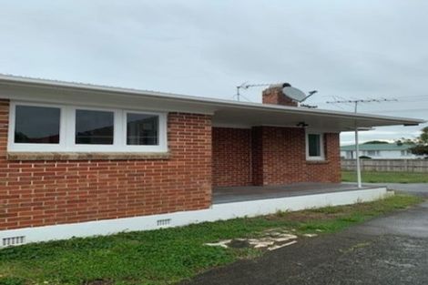 Photo of property in 24 Sutton Crescent, Papakura, 2110