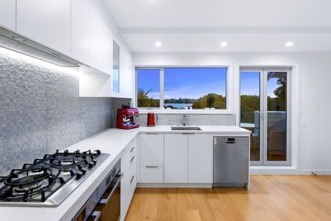 Photo of property in 18a Sylvan Park Avenue, Milford, Auckland, 0620