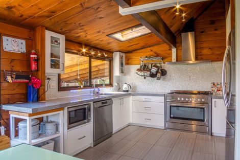 Photo of property in 445 West Bank Road, Edgecumbe, Whakatane, 3193