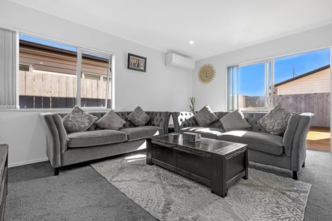 Photo of property in 14 Whareatua Avenue, Takanini, 2112