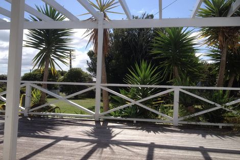 Photo of property in 43 Garfield Road, Helensville, 0800