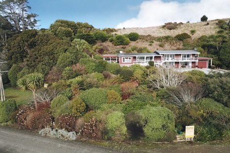 Photo of property in 52 Antrim Street, Waikawa, Tokanui, 9884