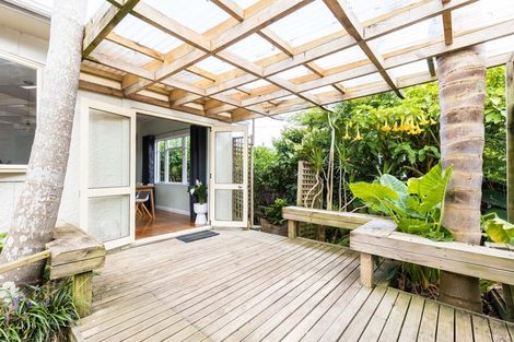 Photo of property in 65 Paynters Avenue, Strandon, New Plymouth, 4312