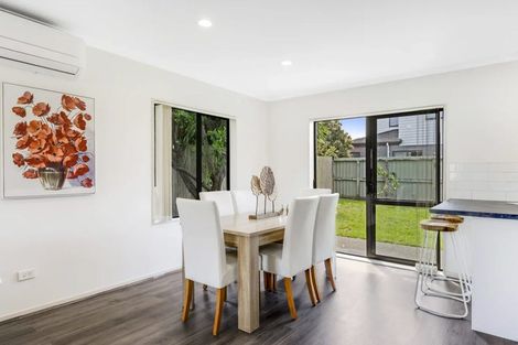 Photo of property in 12 Cade Place, Weymouth, Auckland, 2103