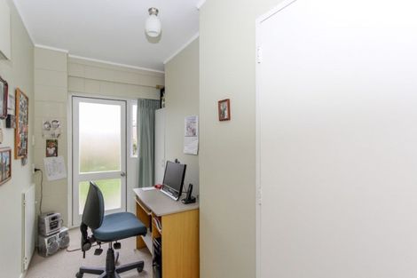 Photo of property in 2/498 Devon Street East, Strandon, New Plymouth, 4312