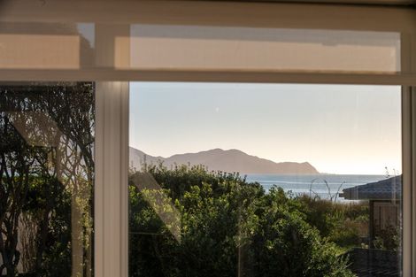 Photo of property in 113 Field Way, Waikanae Beach, Waikanae, 5036