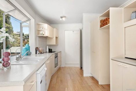 Photo of property in 18 Kerria Place, Sunnynook, Auckland, 0620