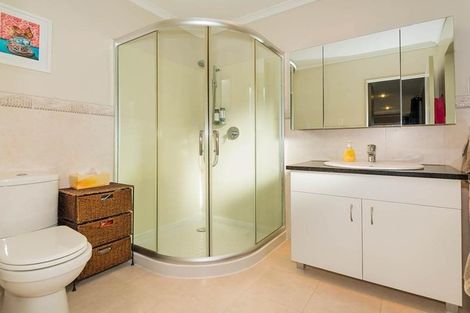 Photo of property in 2/18 Limmer Place, Browns Bay, Auckland, 0632