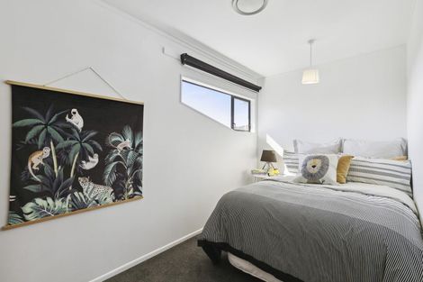 Photo of property in 7 Saint Aidans Way, Tawa, Wellington, 5028