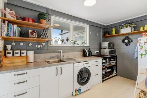 Photo of property in 8 Hillcrest Road, Hatfields Beach, Orewa, 0931