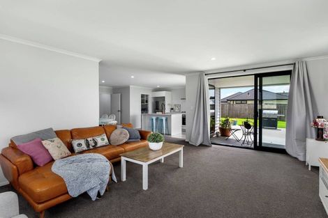 Photo of property in 28 Kerr Crescent, Patumahoe, 2679