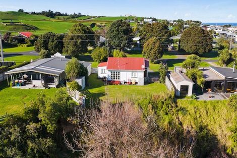 Photo of property in 14 Ohawe Terrace, Ohawe, Hawera, 4671