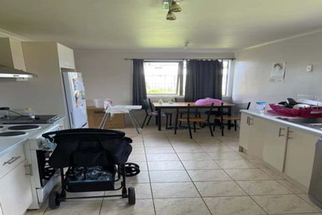 Photo of property in 16 Massine Place, Randwick Park, Auckland, 2105