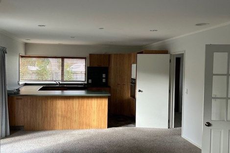 Photo of property in 2 Kowhai Grove, Waikanae, 5036