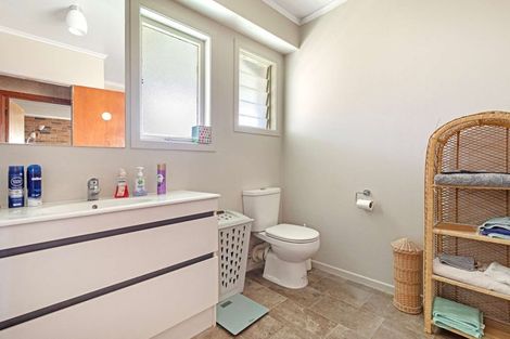 Photo of property in 9 Tiki Street, New Lynn, Auckland, 0600