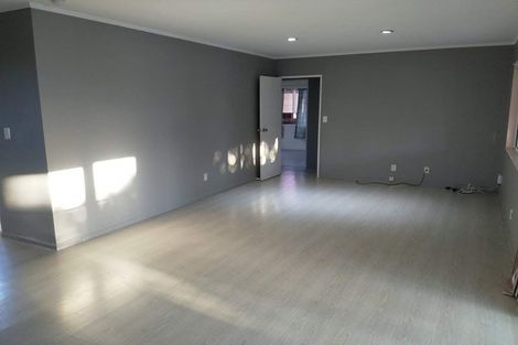 Photo of property in 2/61 Greenslade Crescent, Northcote, Auckland, 0627