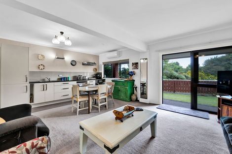 Photo of property in 5 Ruskin Place, Westown, New Plymouth, 4310