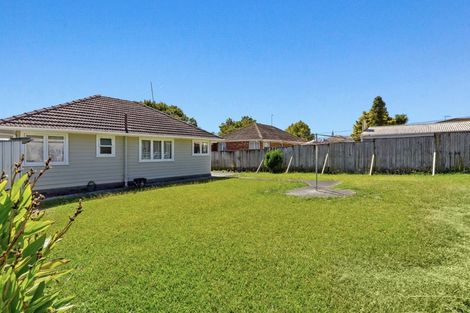 Photo of property in 4 Duncan Avenue, Te Atatu South, Auckland, 0610