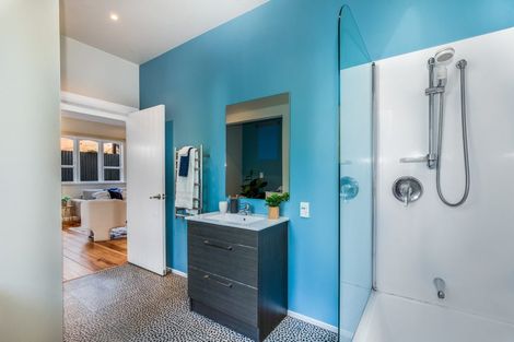 Photo of property in 27 Hinau Street, Eastbourne, Lower Hutt, 5013