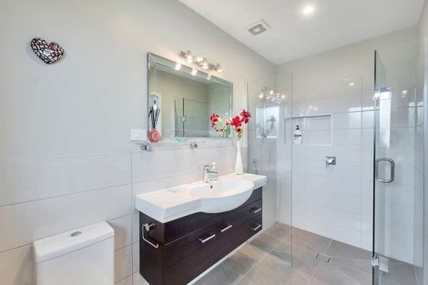Photo of property in 11 Robin Lane, Browns Bay, Auckland, 0630