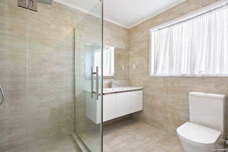 Photo of property in 34 Easton Park Parade, Glenfield, Auckland, 0629