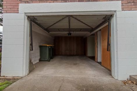 Photo of property in 2/16 Pupuke Road, Takapuna, Auckland, 0622