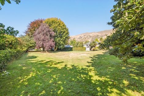 Photo of property in 18 Heuchan Lane, Wanaka, 9305