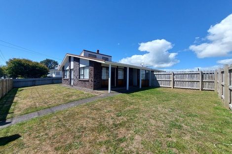 Photo of property in 15 Selwyn Street, Lower Vogeltown, New Plymouth, 4310