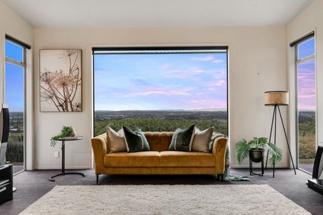 Photo of property in 47 Harry Dreadon Road, Opaheke, Papakura, 2584