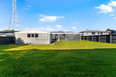 Photo of property in 24 Cobham Crescent, Kelston, Auckland, 0602