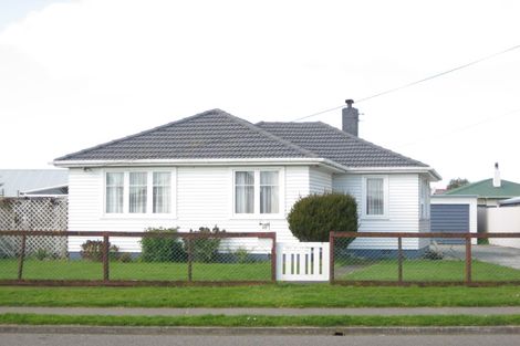 Photo of property in 80 Bridge Street, Bulls, 4818