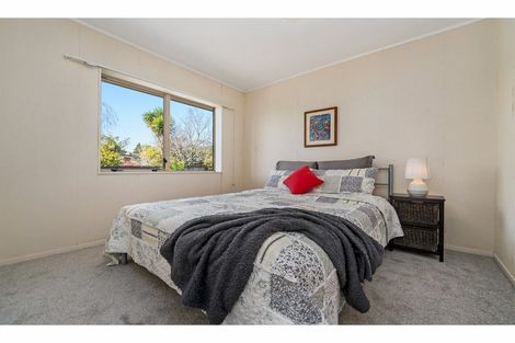 Photo of property in 29 Taupiko Place, Green Bay, Auckland, 0604