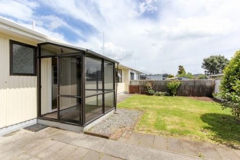 Photo of property in 2/458 Saint Aubyn, Moturoa, New Plymouth, 4310