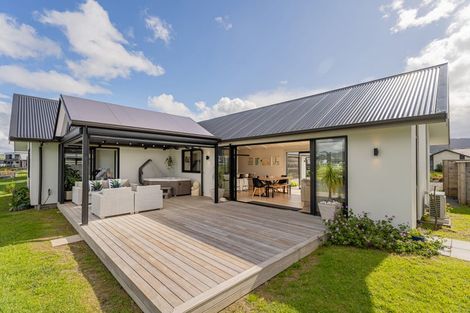 Photo of property in 20 Ngaroma Crescent, Whitianga, 3510