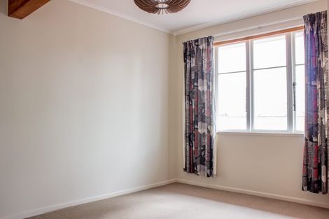 Photo of property in 572 Beach Road, Rothesay Bay, Auckland, 0630