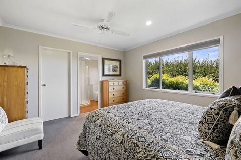 Photo of property in 9a Del Mar Place, Merrilands, New Plymouth, 4312