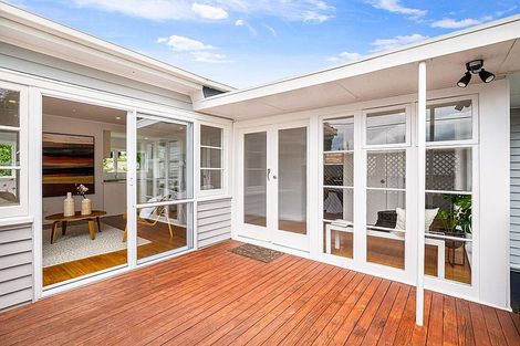 Photo of property in 10 West Lynn Road, Titirangi, Auckland, 0604