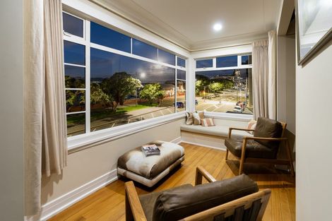 Photo of property in 90 Oriental Parade, Oriental Bay, Wellington, 6011