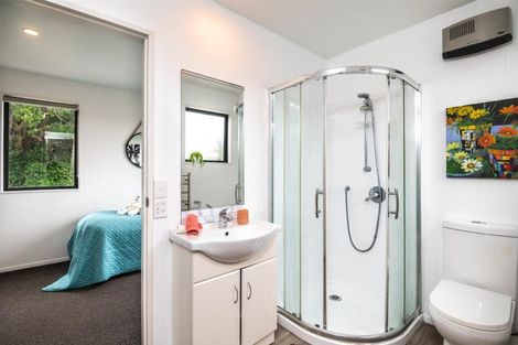 Photo of property in 106b Glanmire Road, Newlands, Wellington, 6037