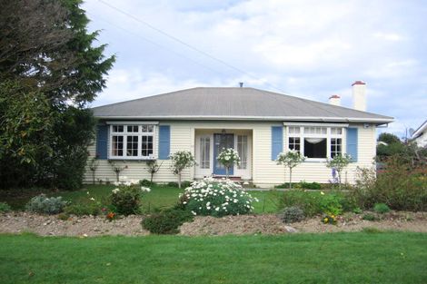 Photo of property in 22 Maire Street, Woburn, Lower Hutt, 5010