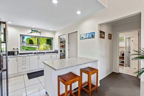 Photo of property in 11 Springbank Lane, Te Atatu Peninsula, Auckland, 0610